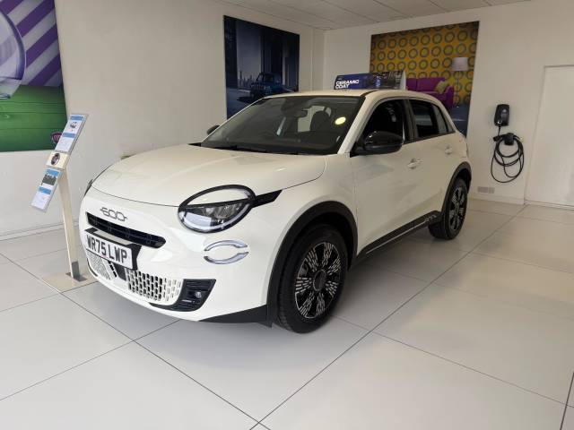 Fiat 600 1.2 Hybrid 48V 5dr eDCT-6 SUV Petrol White