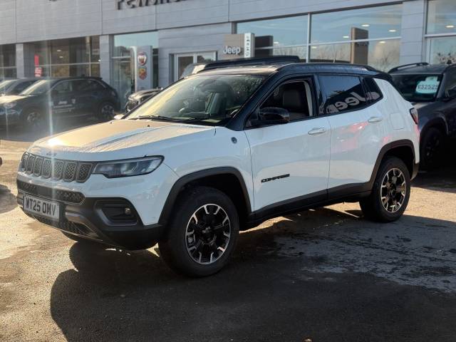 Jeep Compass 1.3 T4 GSE 4xe PHEV Trailhawk 5dr Auto Estate Petrol / Electric Hybrid WHITE/BLACK