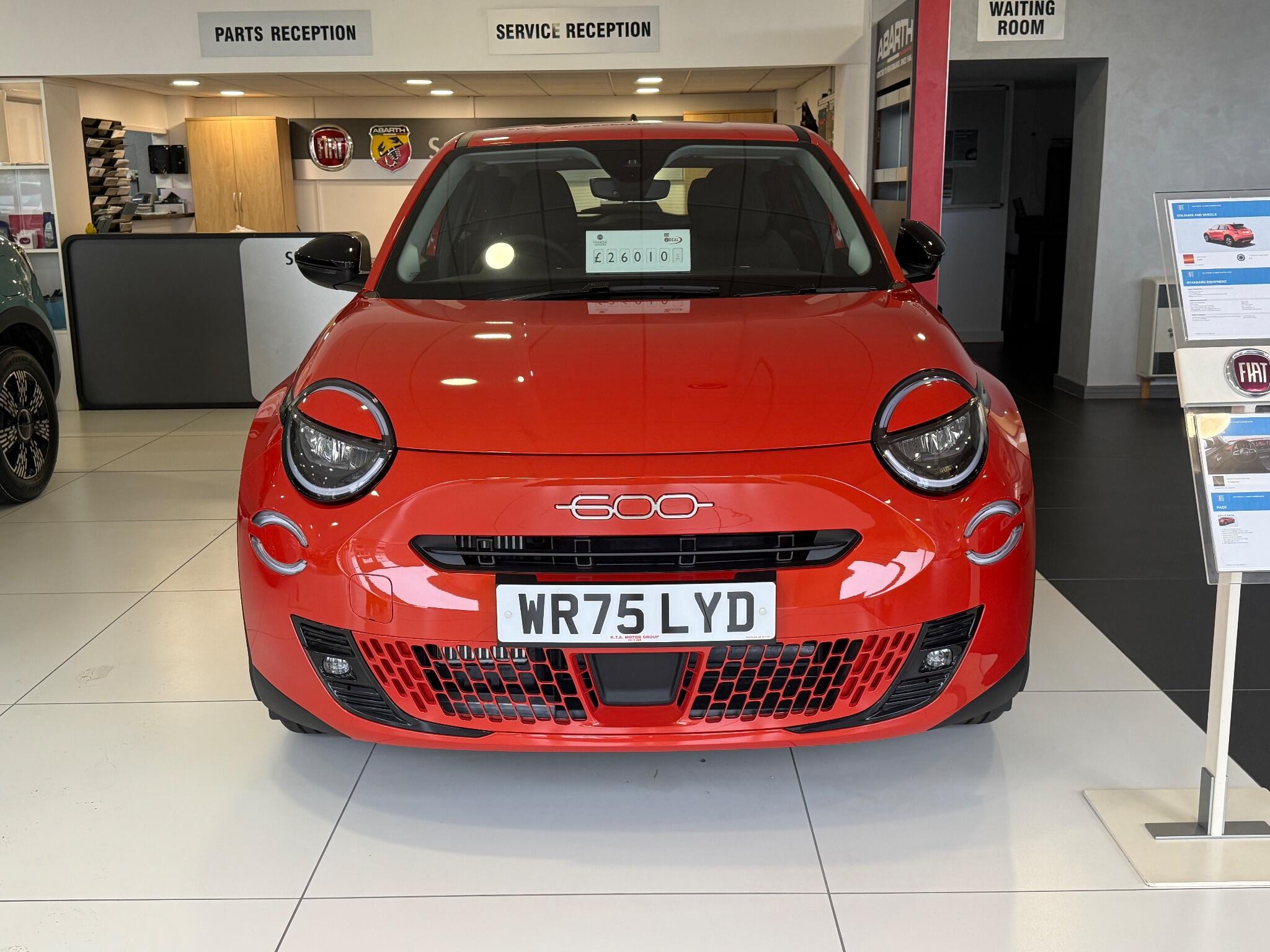 2025 Fiat 600 thumbnail 3
