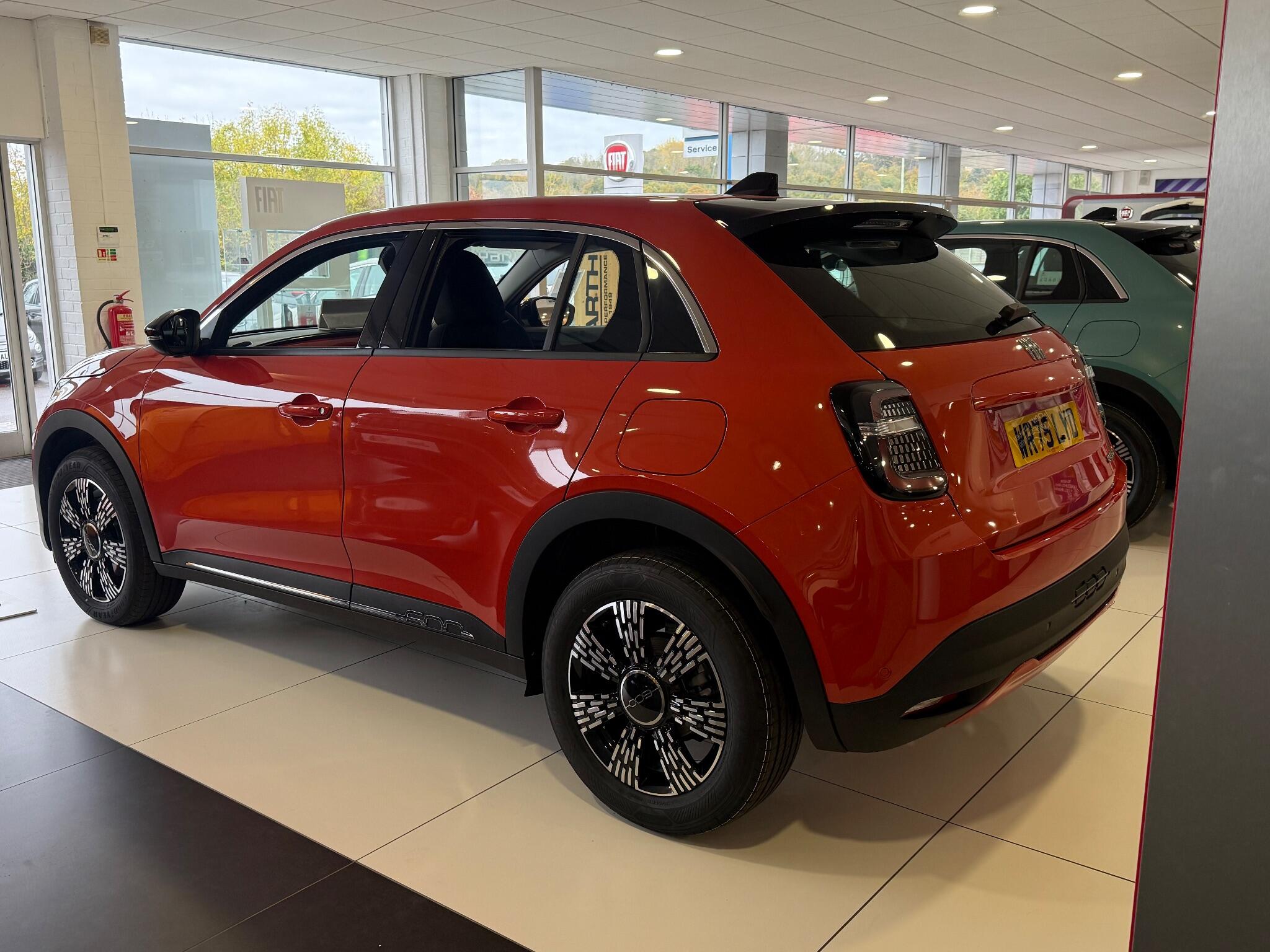 2025 Fiat 600 thumbnail 6