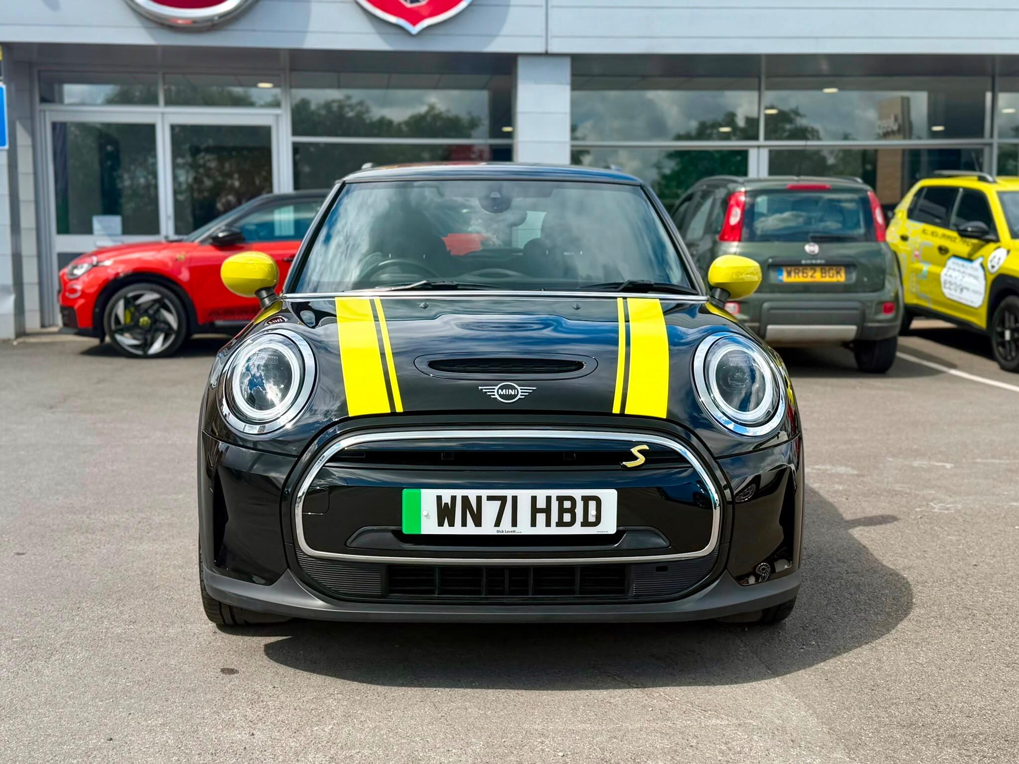 2021 Mini Hatch thumbnail 3