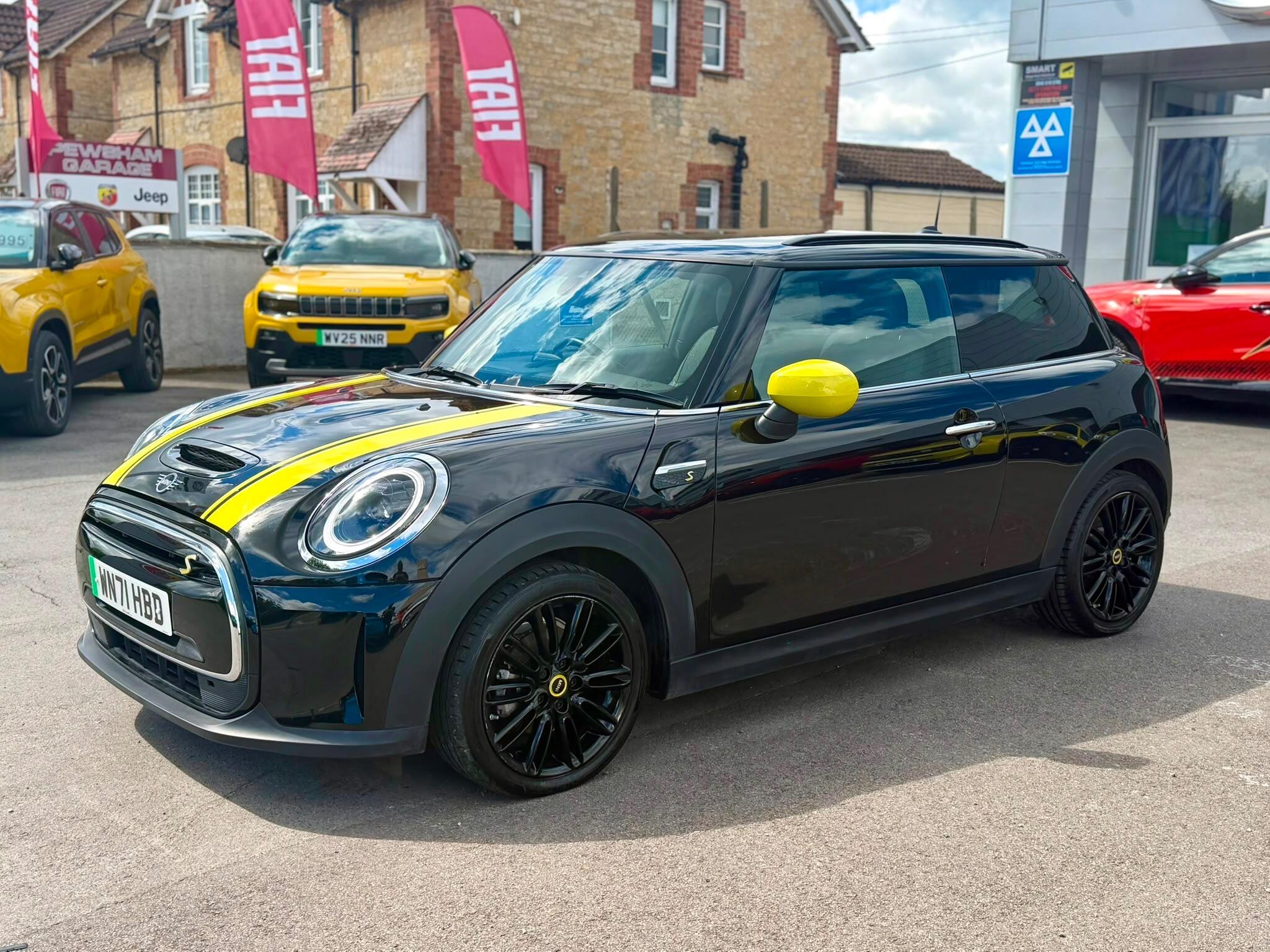 2021 Mini Hatch thumbnail 4