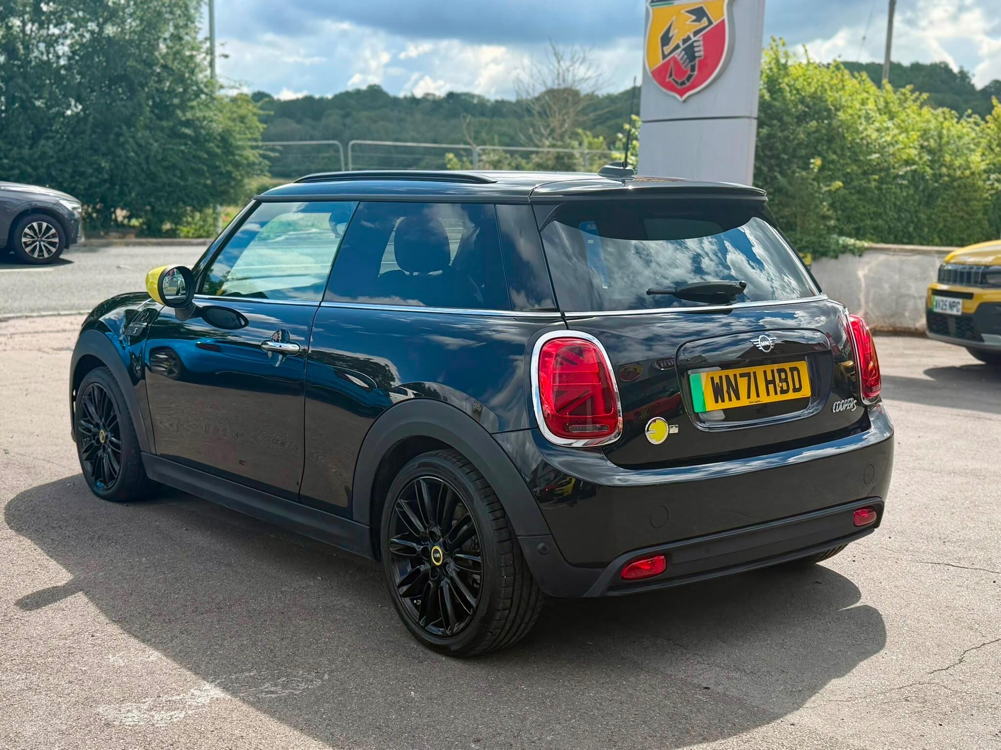 2021 Mini Hatch thumbnail 7