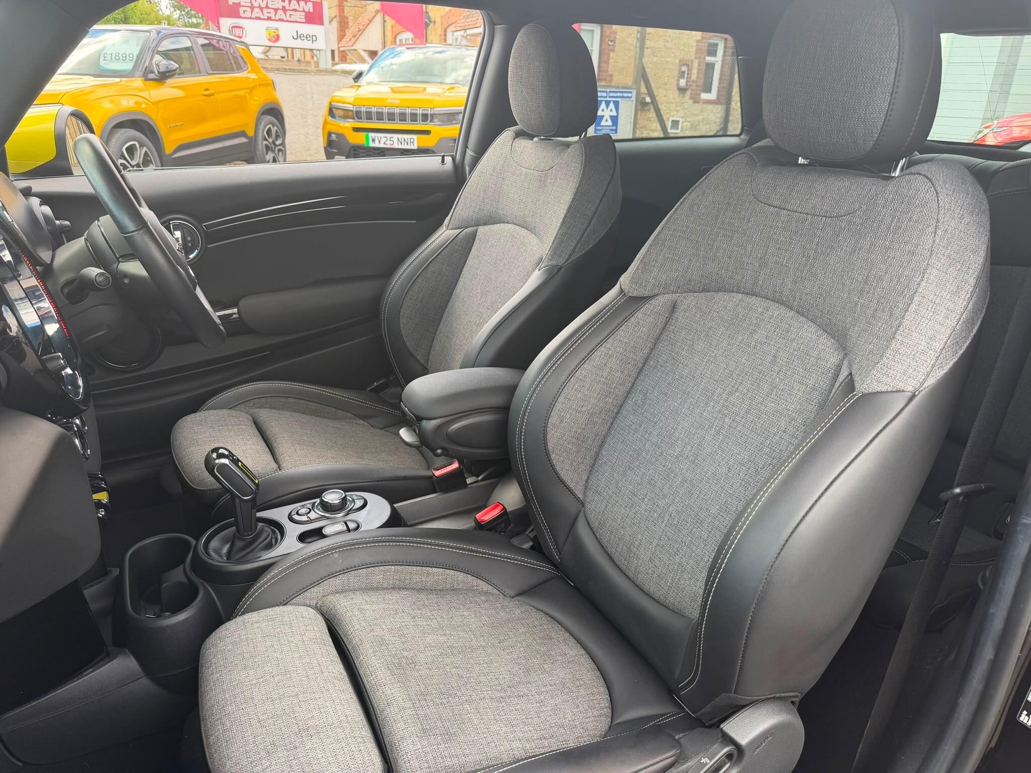 2021 Mini Hatch thumbnail 16