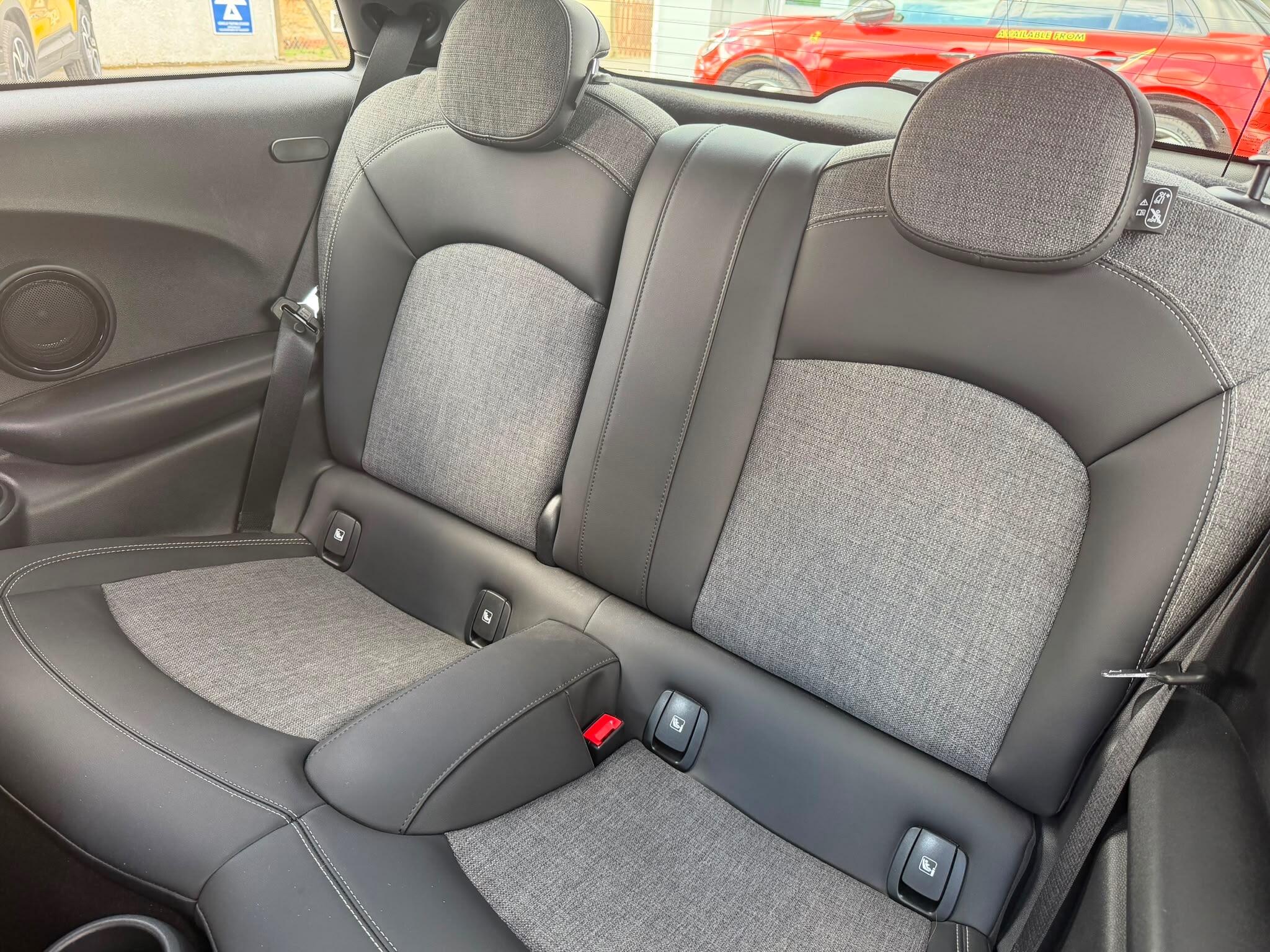 2021 Mini Hatch thumbnail 17