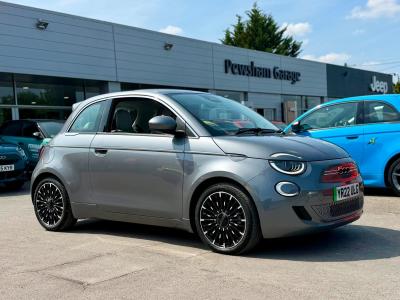 2022 Fiat 500e — photo 1