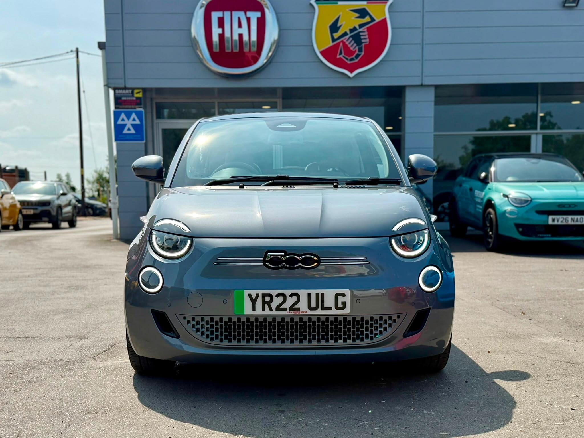 2022 Fiat 500e thumbnail 3