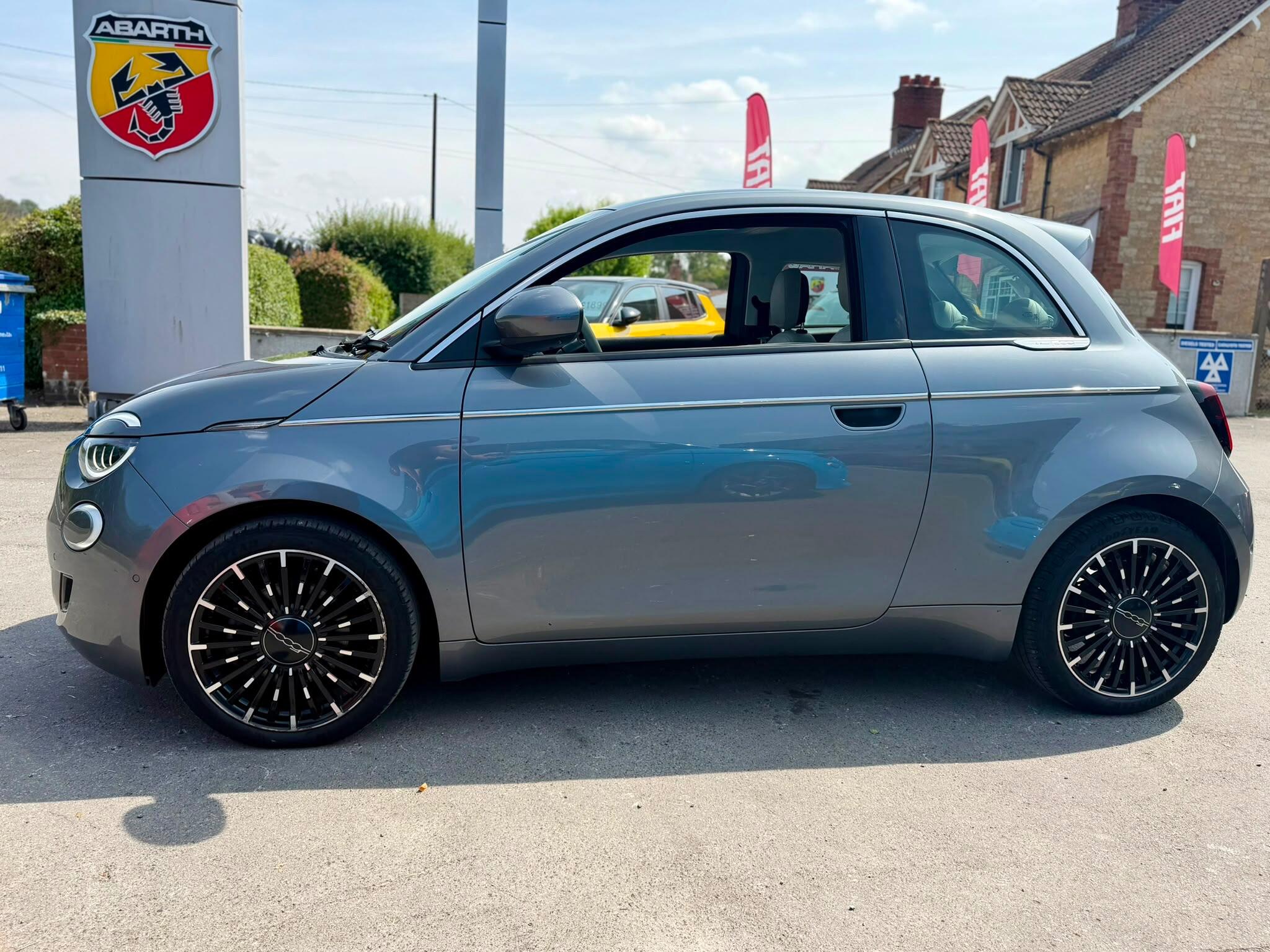 2022 Fiat 500e thumbnail 6