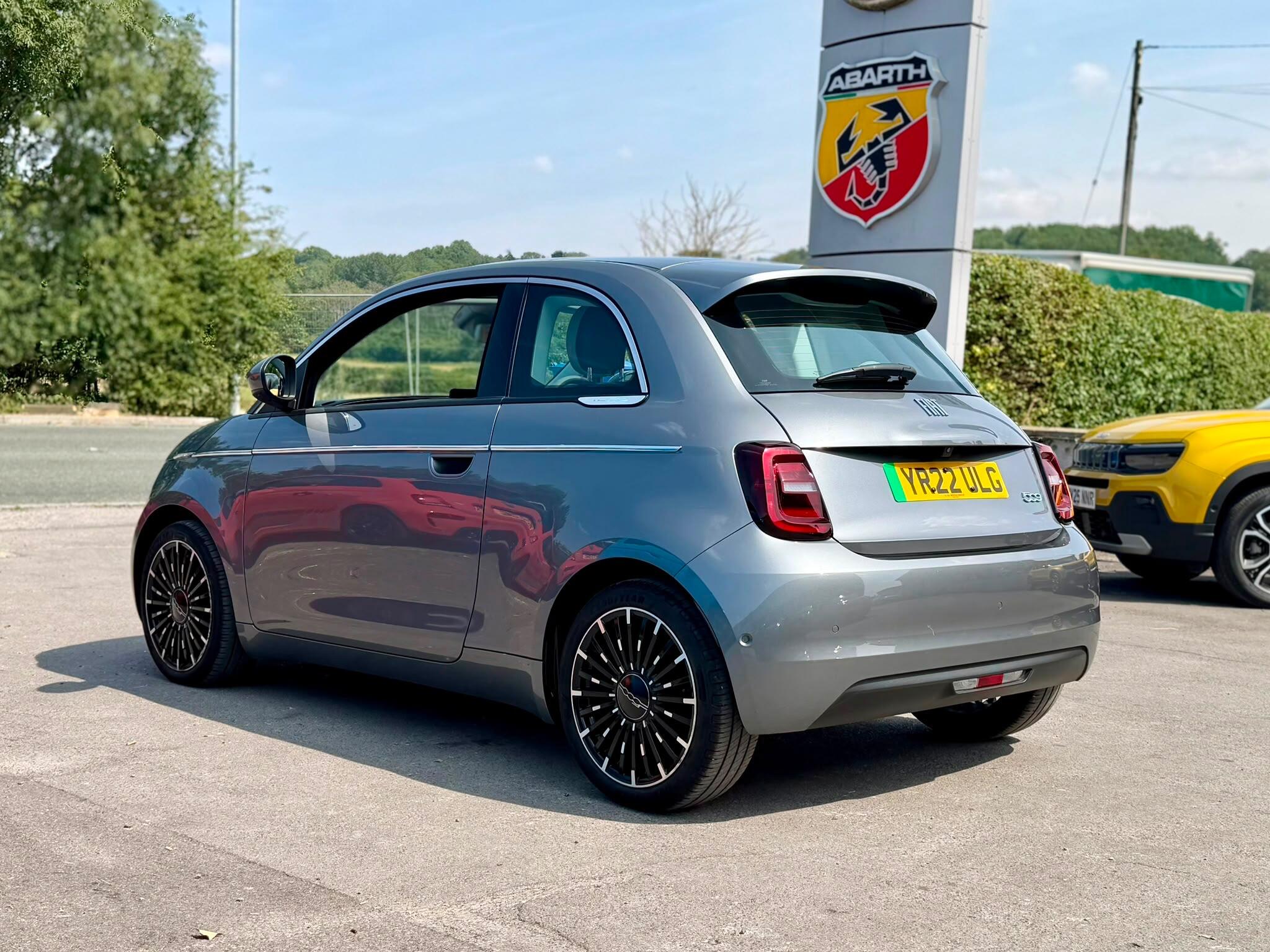 2022 Fiat 500e thumbnail 7
