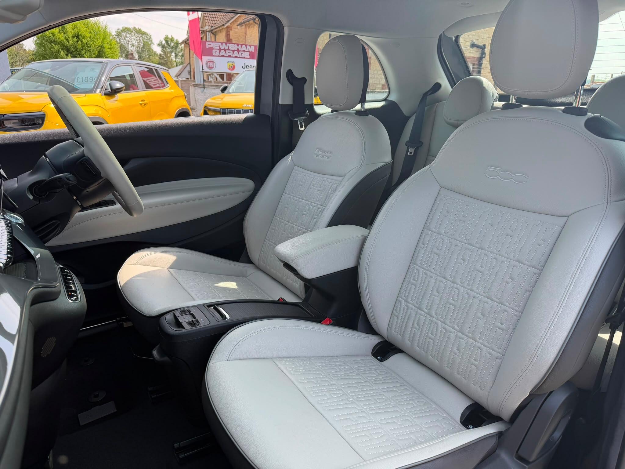 2022 Fiat 500e thumbnail 17