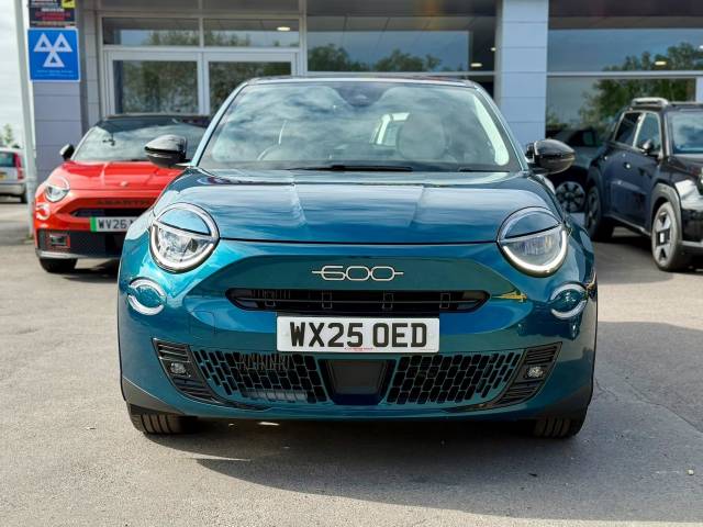 2025 Fiat 600 1.2 MHEV SUV 5dr Petrol Hybrid e-DCT Euro 6 (s/s) (100 ps)