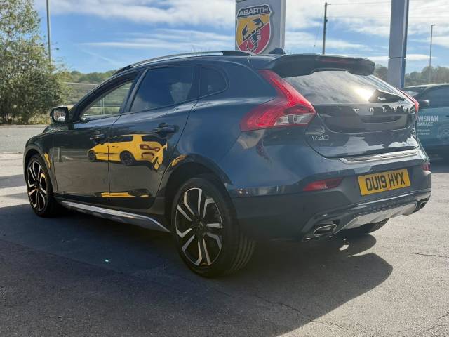 2019 Volvo V40 Cross Country 2.0 D3 Pro Auto Euro 6 (s/s) 5dr